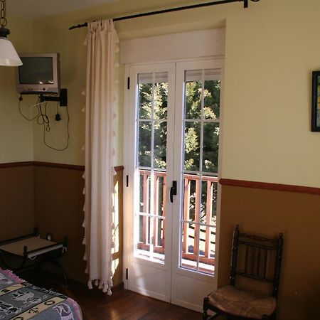 La Casona De Collado Guest House Hoyos del Collado Luaran gambar