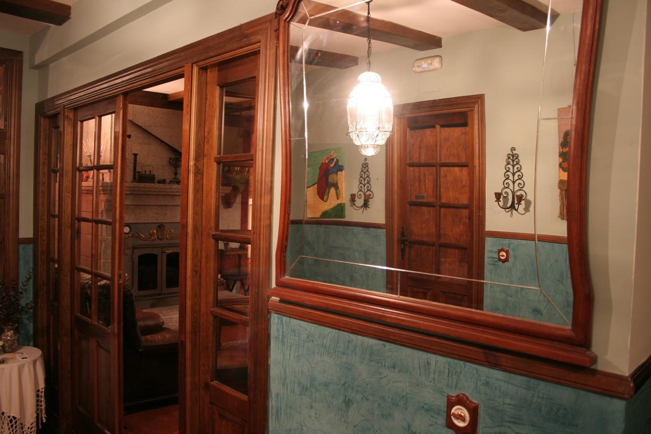 La Casona De Collado Guest House Hoyos del Collado Luaran gambar