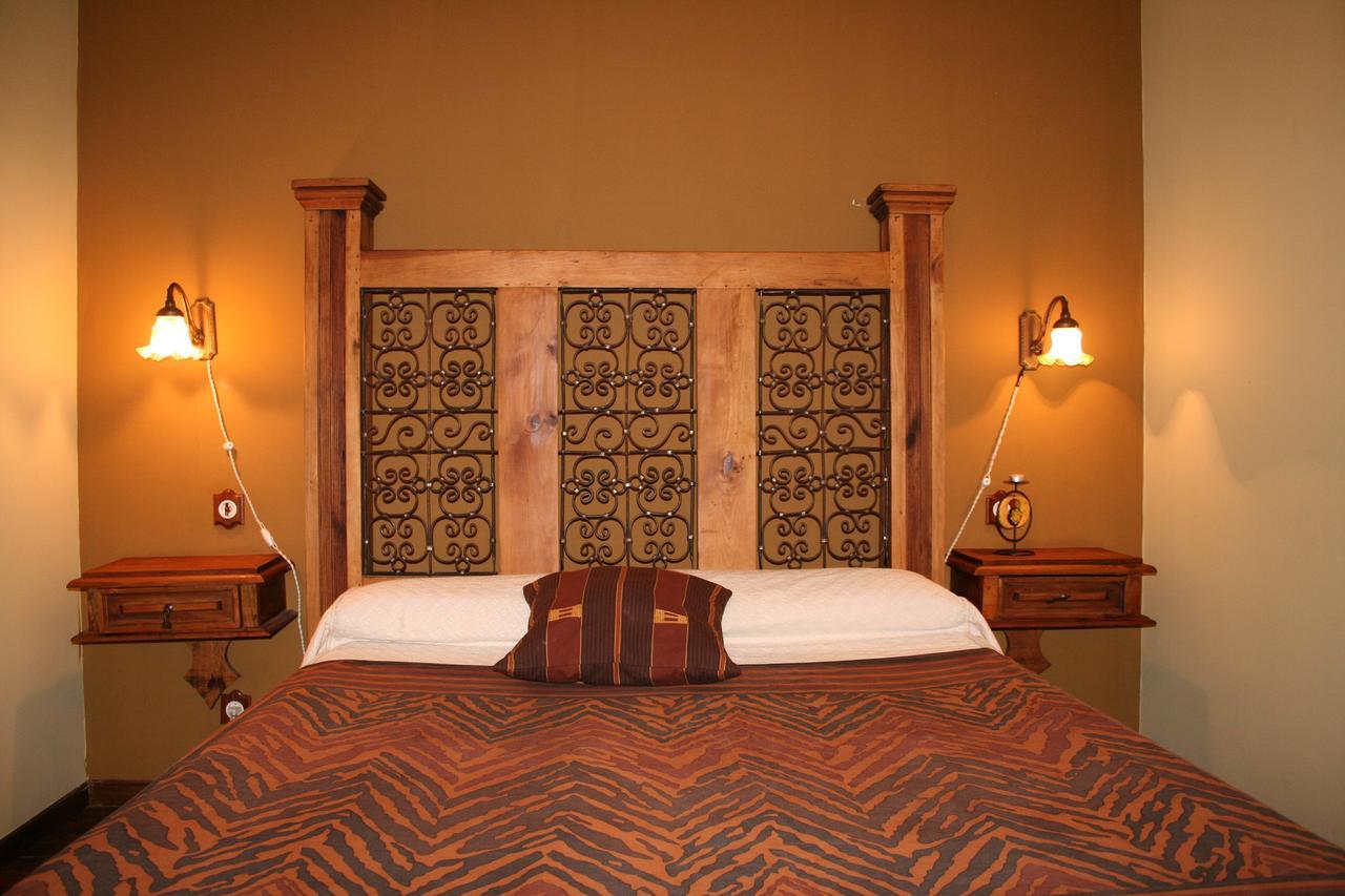 La Casona De Collado Guest House Hoyos del Collado Luaran gambar