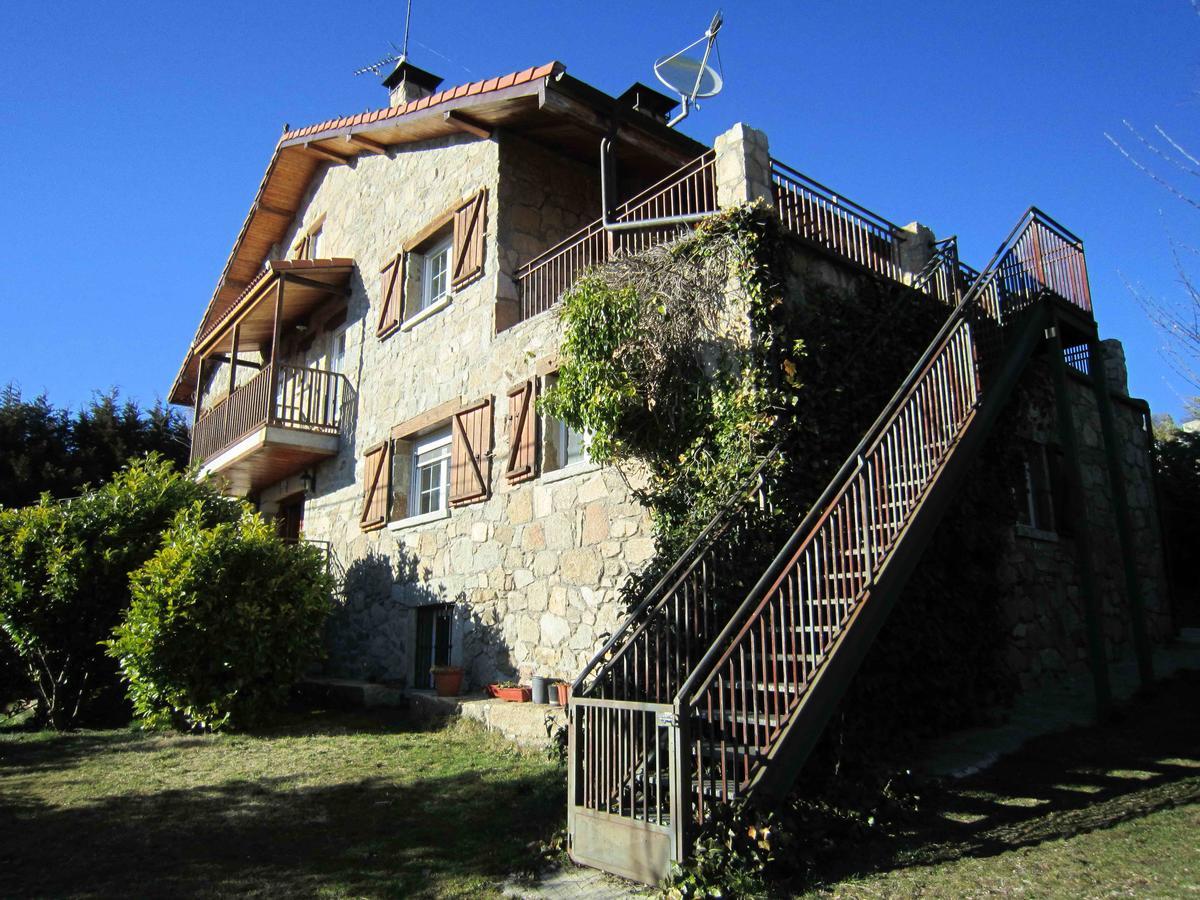 La Casona De Collado Guest House Hoyos del Collado Luaran gambar