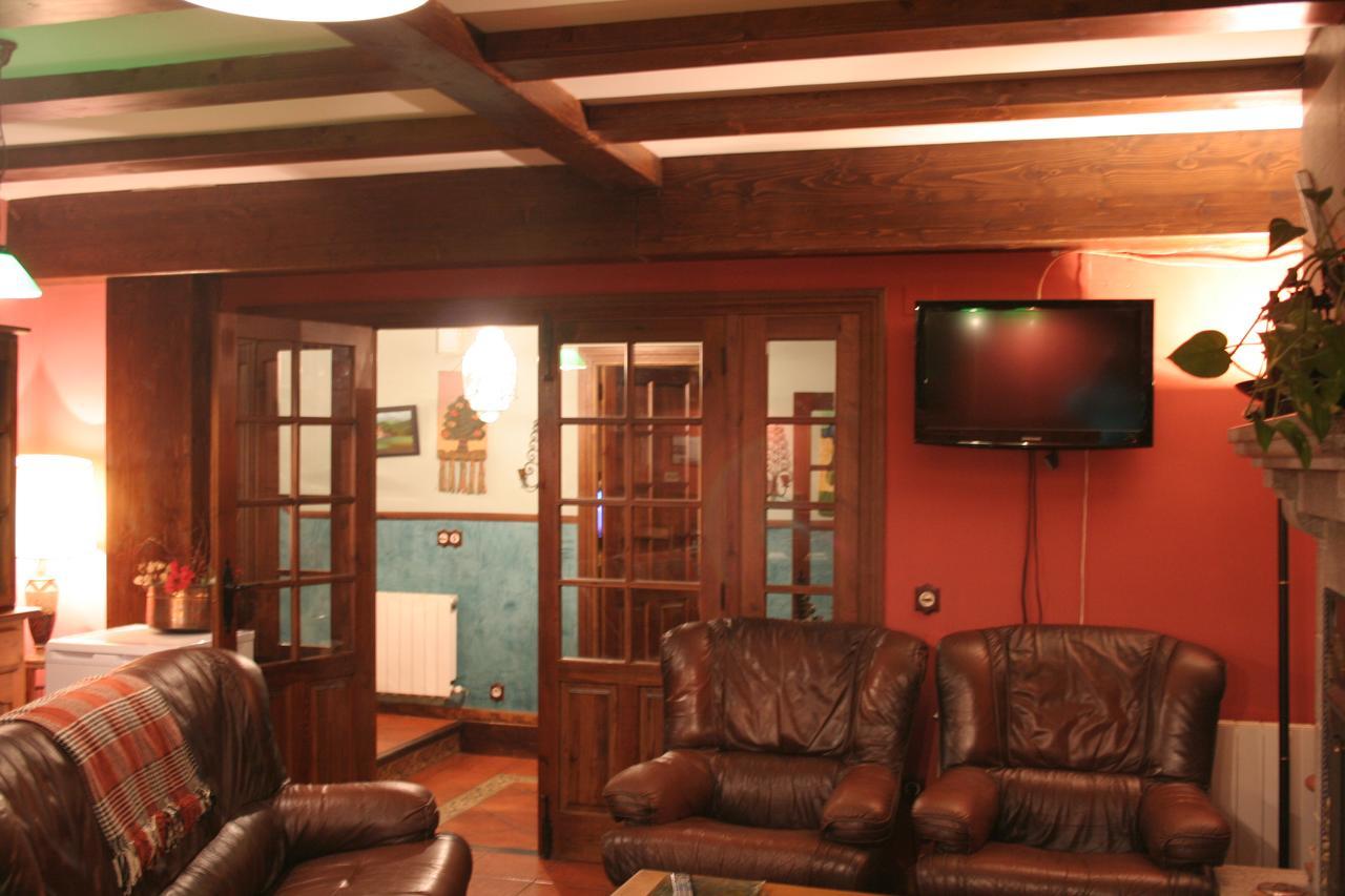 La Casona De Collado Guest House Hoyos del Collado Luaran gambar