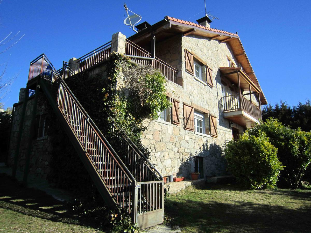 La Casona De Collado Guest House Hoyos del Collado Luaran gambar